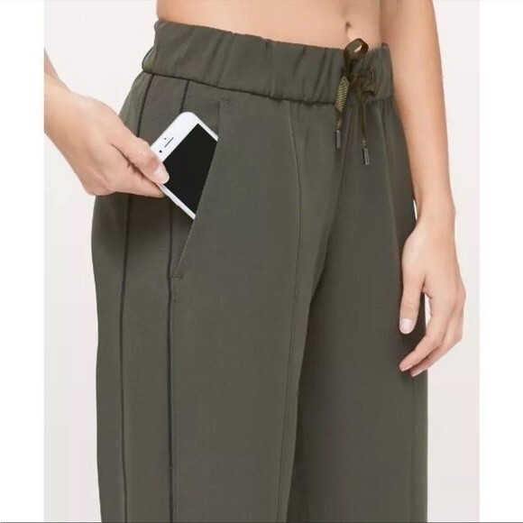 Lululemon On the Right Track Pant in Dark Olive Green 8 NWOT - Picture 4 of 12